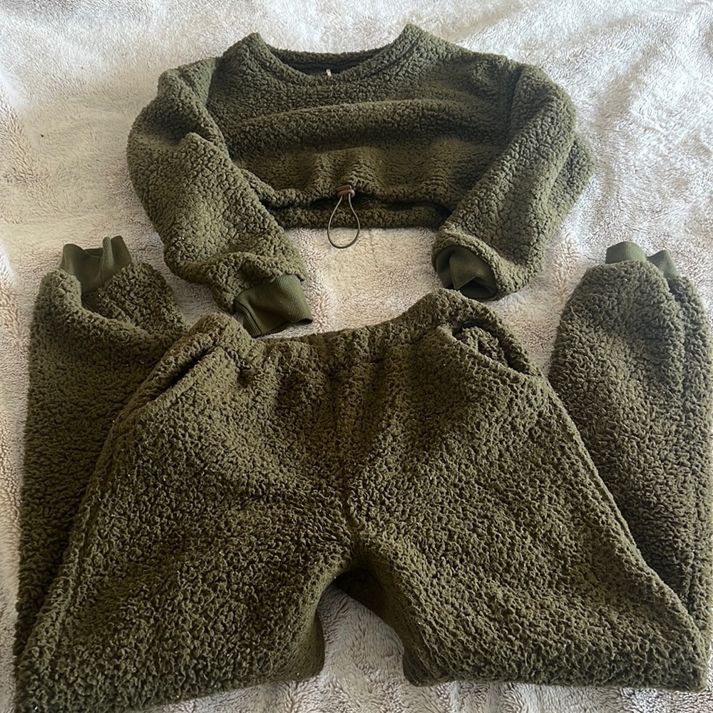 Green Sherpa two piece set